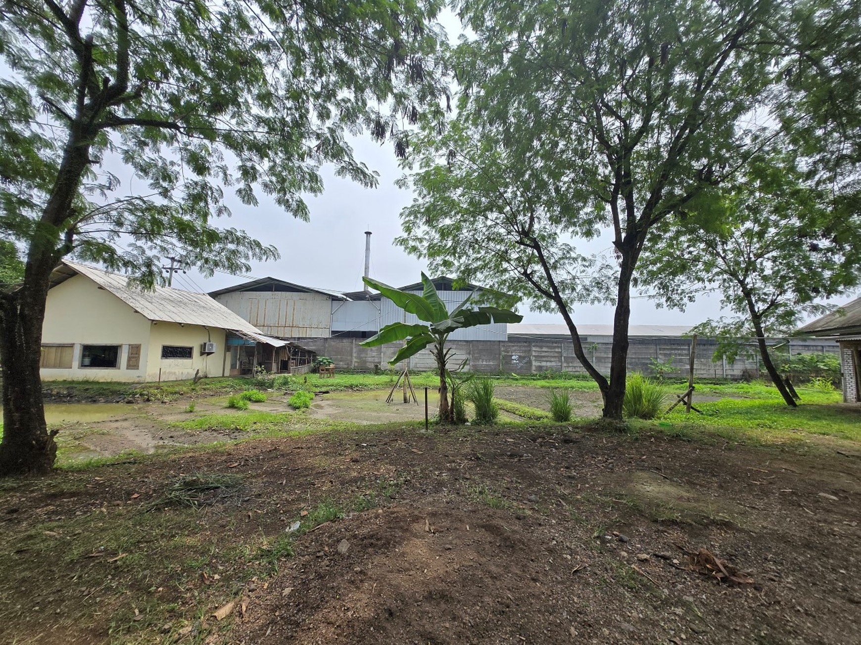  Dijual murah tanah luas, cocok pool, gudang , jalan raya, Cianjur.