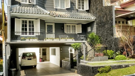 LUXURY! Rumah Mewah 3 Lantai di Kompek Alamanda, Bandung!
