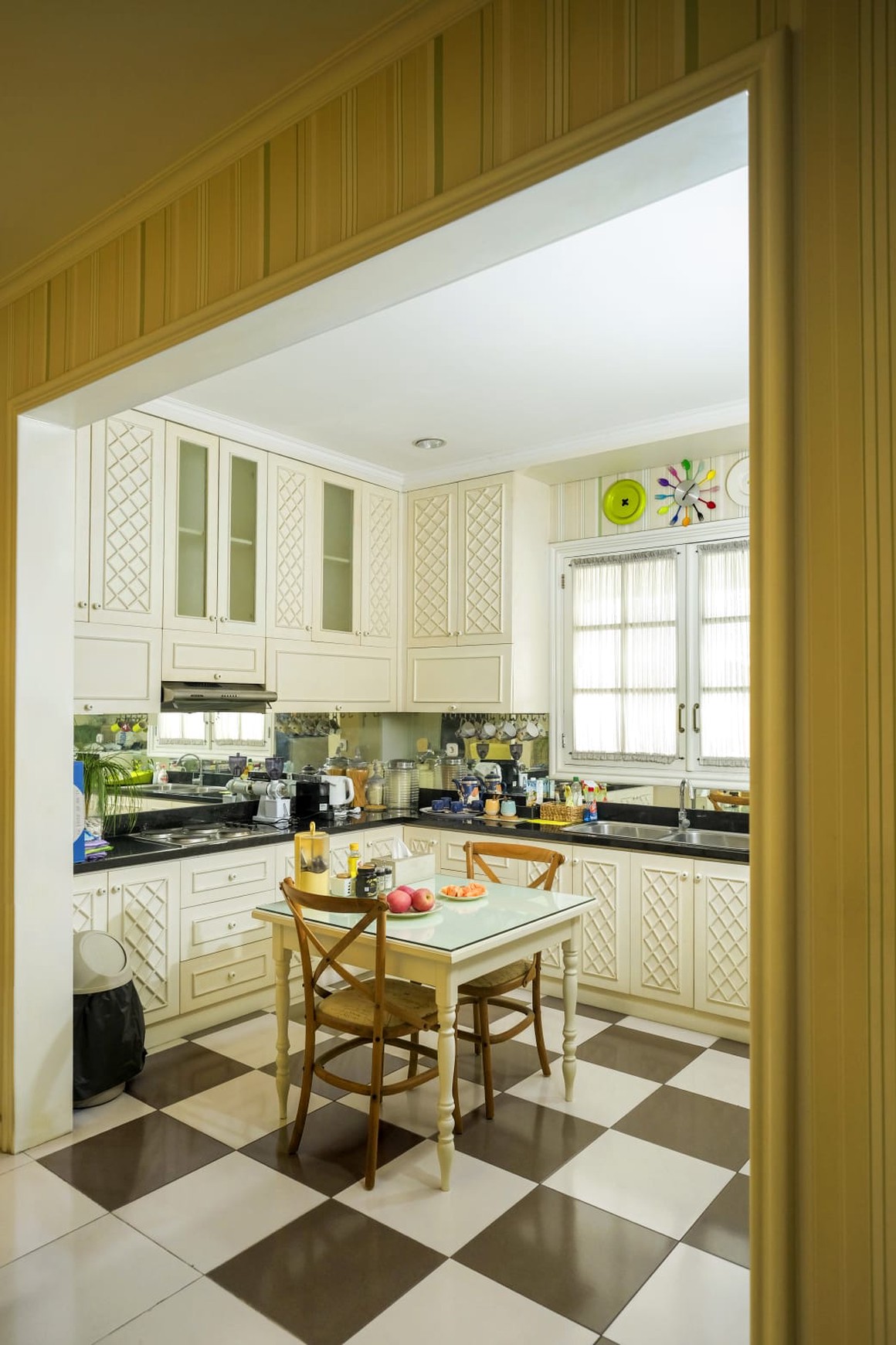 LUXURY! Rumah Mewah 3 Lantai di Kompek Alamanda, Bandung!