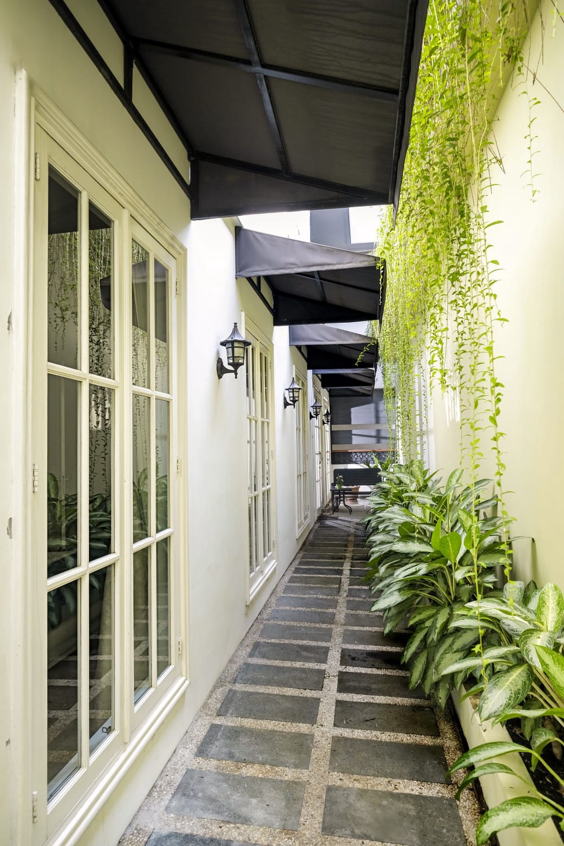 LUXURY! Rumah Mewah 3 Lantai di Kompek Alamanda, Bandung!
