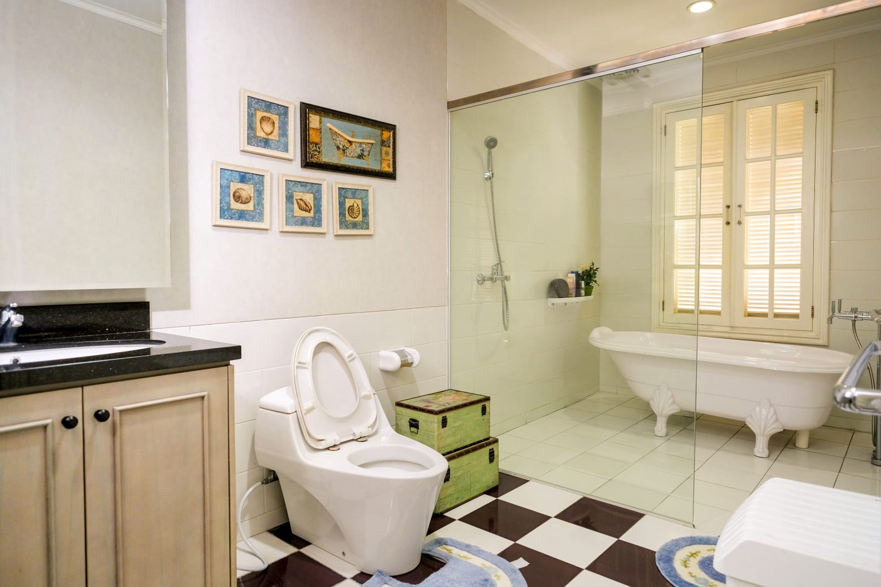 LUXURY! Rumah Mewah 3 Lantai di Kompek Alamanda, Bandung!