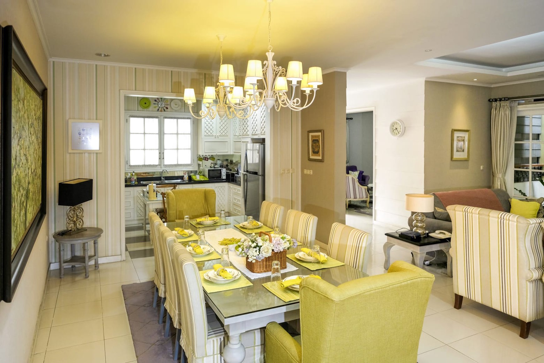LUXURY! Rumah Mewah 3 Lantai di Kompek Alamanda, Bandung!