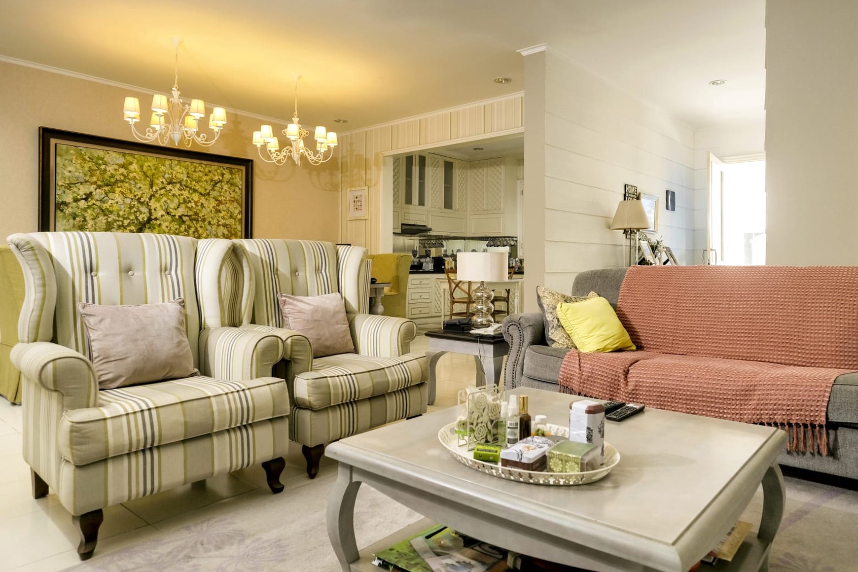 LUXURY! Rumah Mewah 3 Lantai di Kompek Alamanda, Bandung!