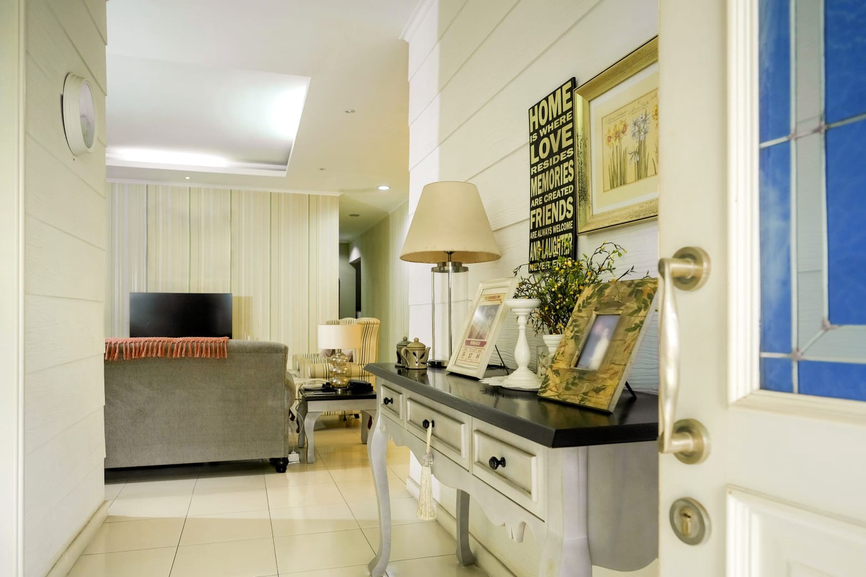 LUXURY! Rumah Mewah 3 Lantai di Kompek Alamanda, Bandung!