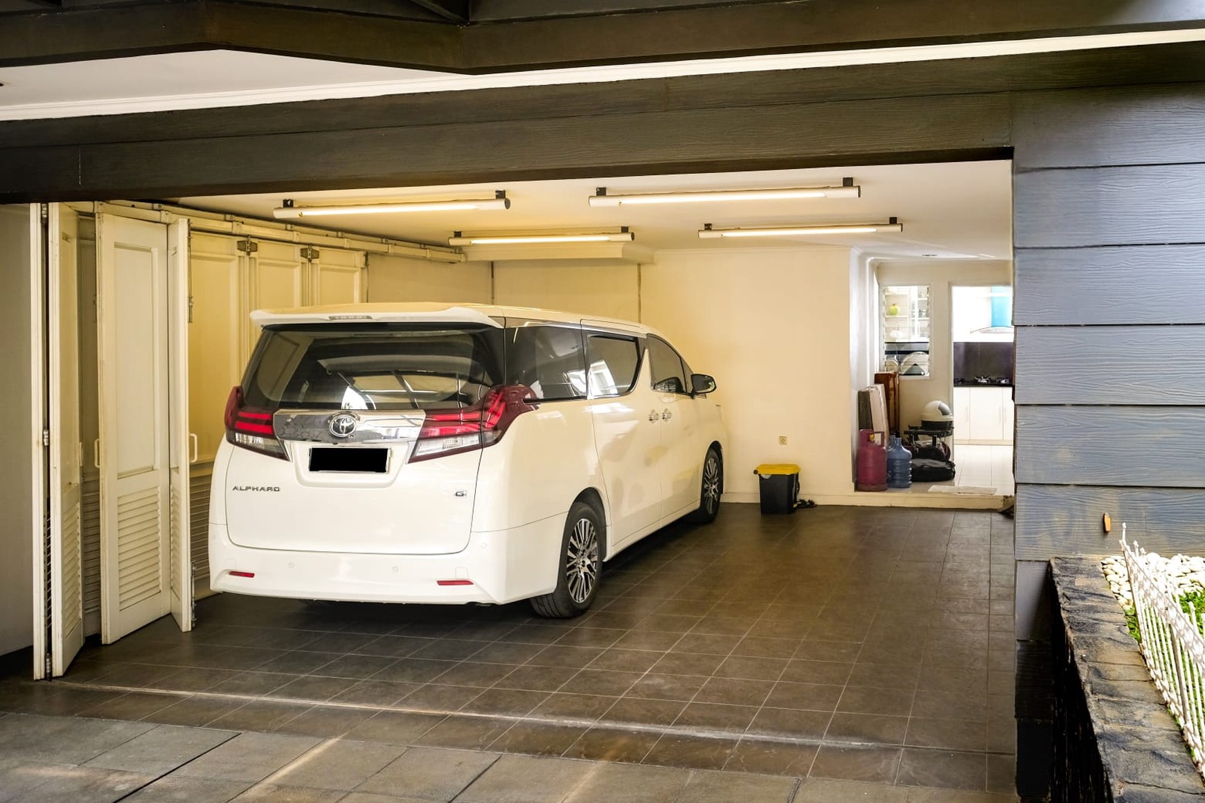 LUXURY! Rumah Mewah 3 Lantai di Kompek Alamanda, Bandung!