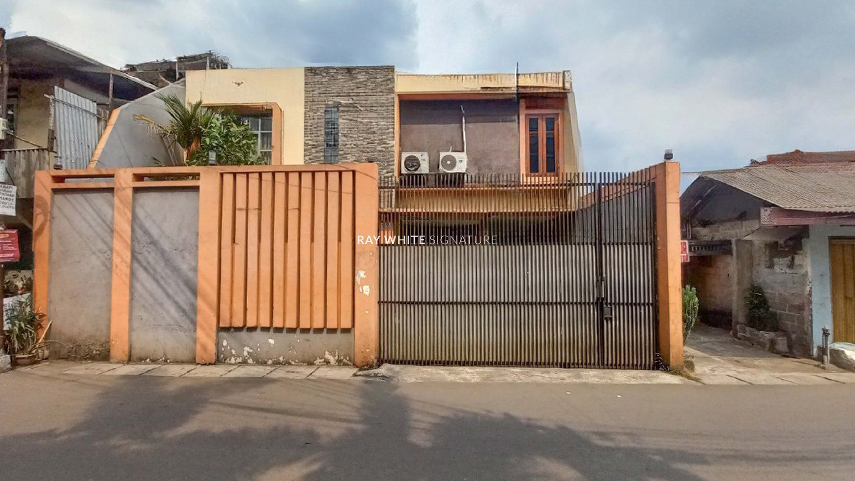 Rumah Strategis Cocok Usaha & Tinggal di Jl. Setia 1 Jatiwaringin - Harga Terbaik!