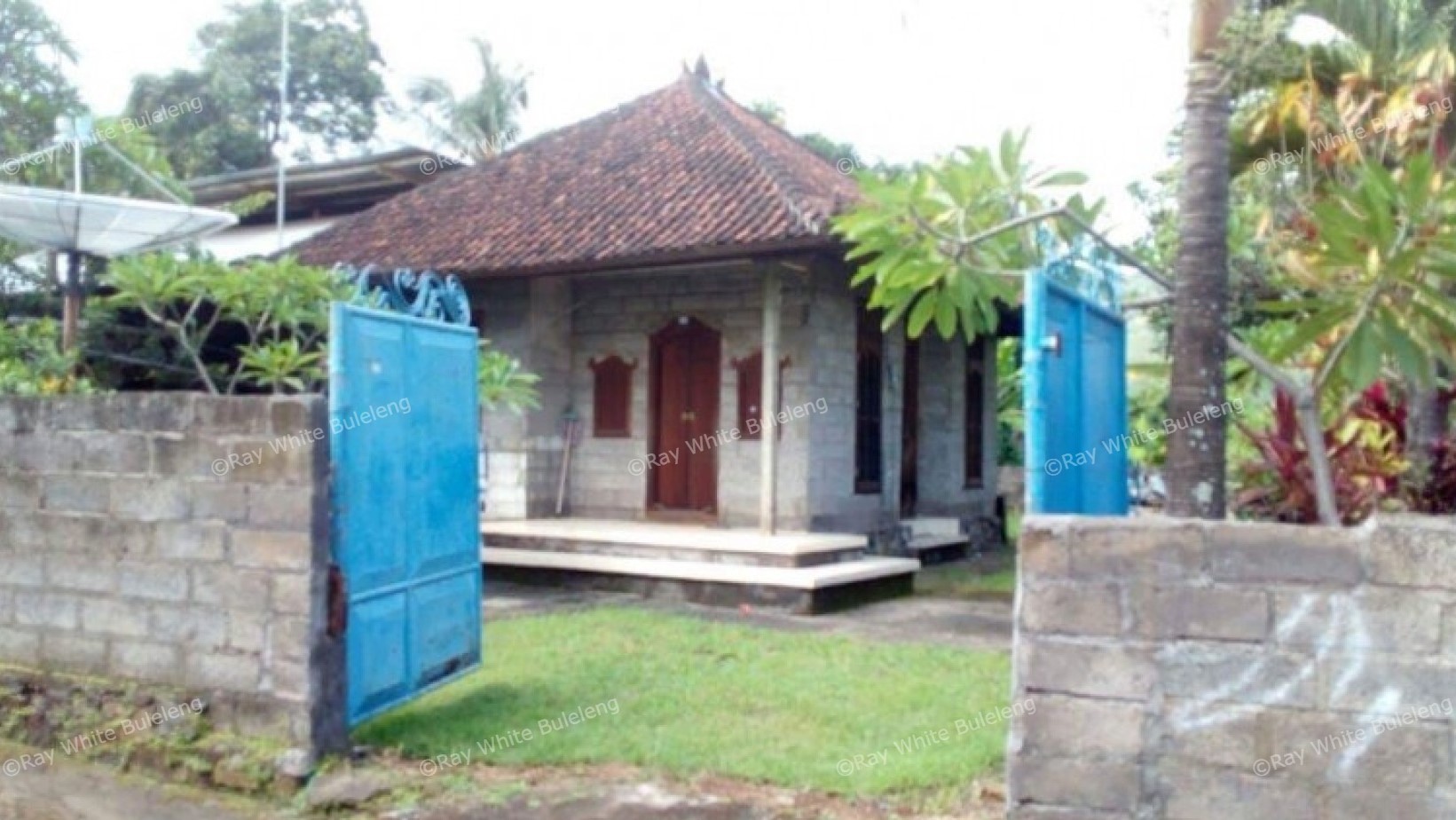 THIS HOUSE IN KAYU PUTIH NEEDS SOME FINISHING