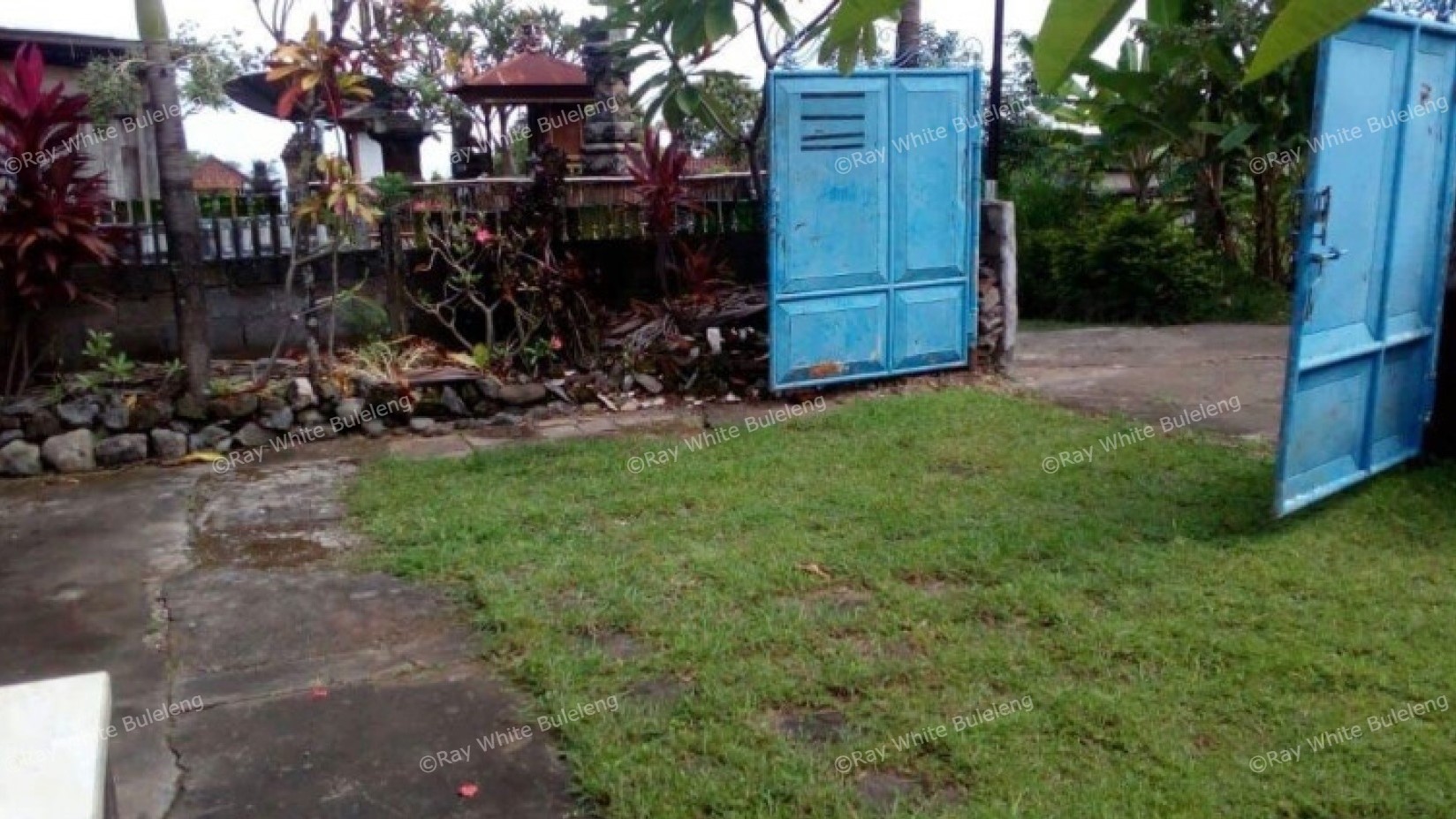 THIS HOUSE IN KAYU PUTIH NEEDS SOME FINISHING