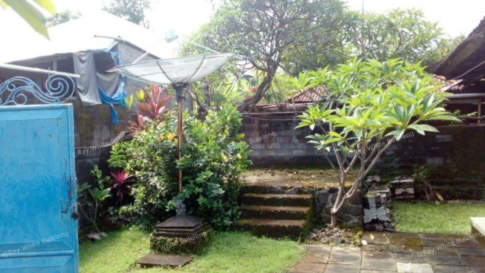 THIS HOUSE IN KAYU PUTIH NEEDS SOME FINISHING