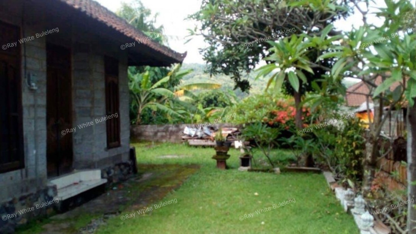 THIS HOUSE IN KAYU PUTIH NEEDS SOME FINISHING