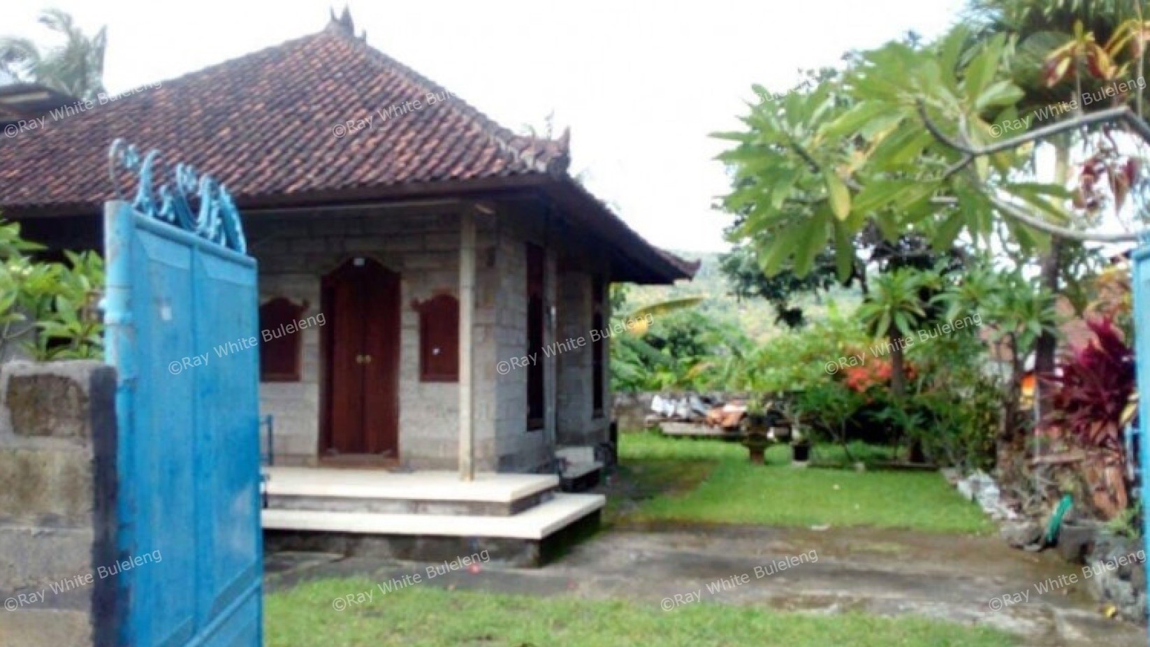 THIS HOUSE IN KAYU PUTIH NEEDS SOME FINISHING