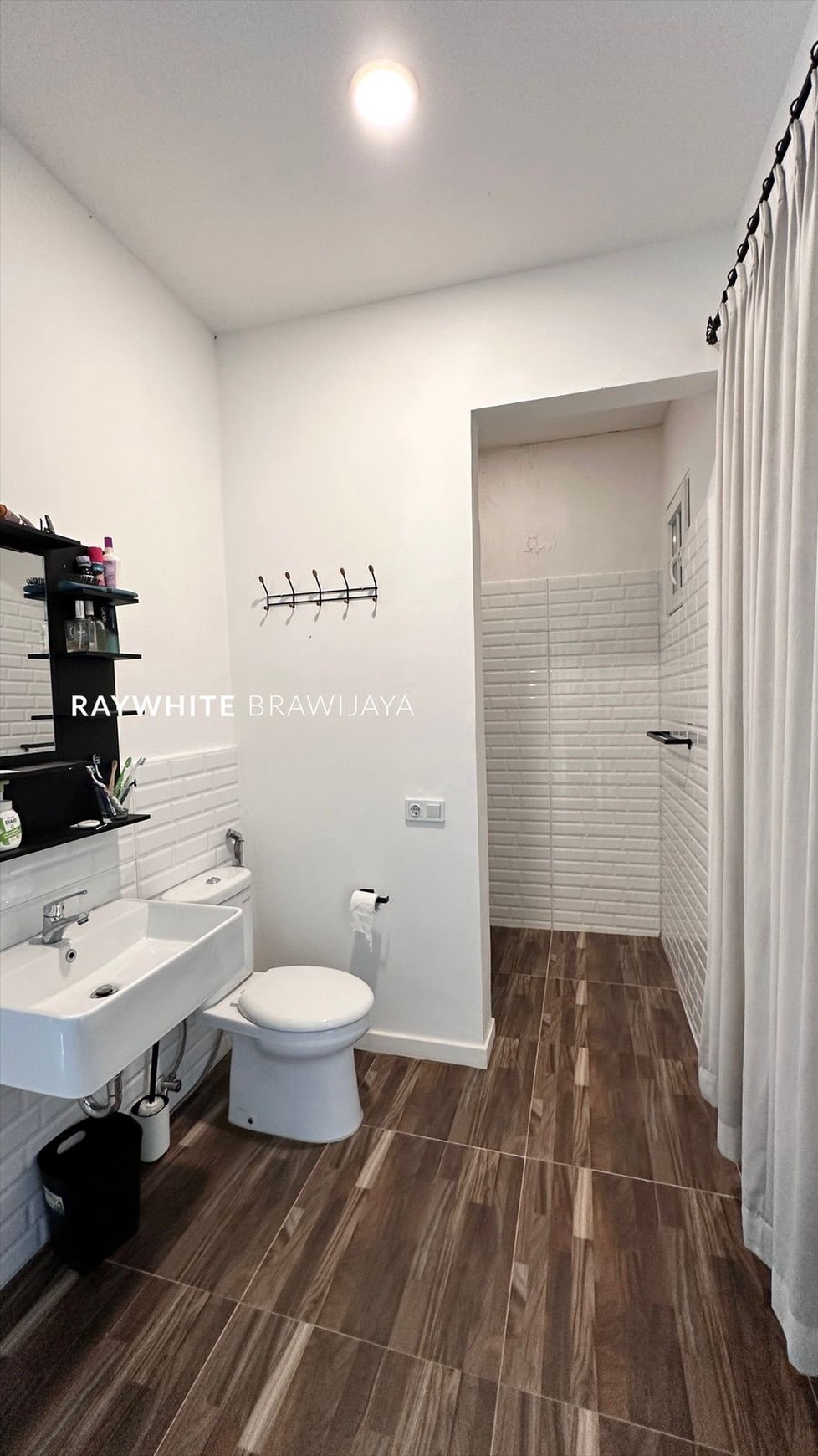 Rumah Lokasi Strategis Area Metro Alam Pondok Indah