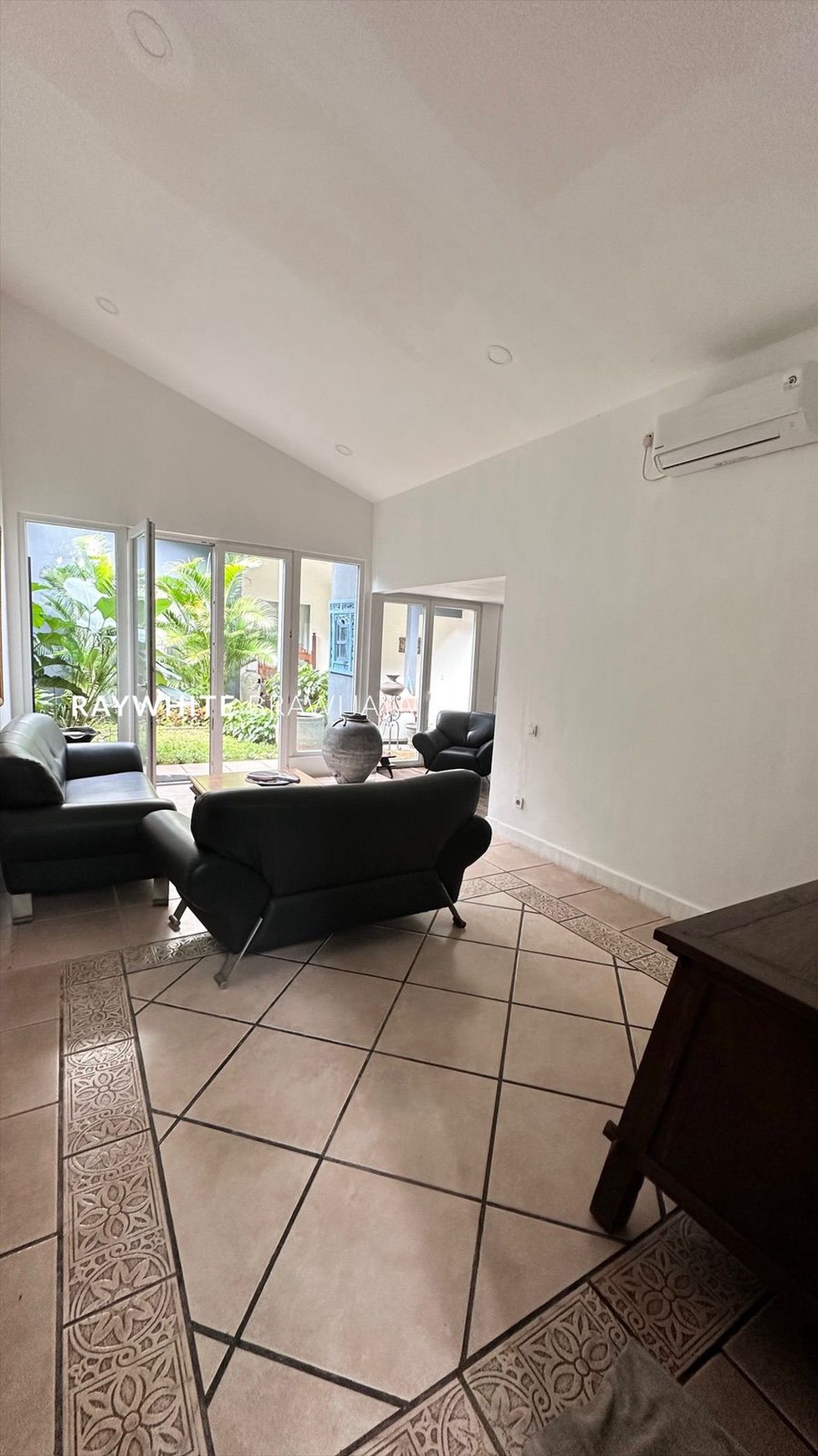 Rumah Lokasi Strategis Area Metro Alam Pondok Indah