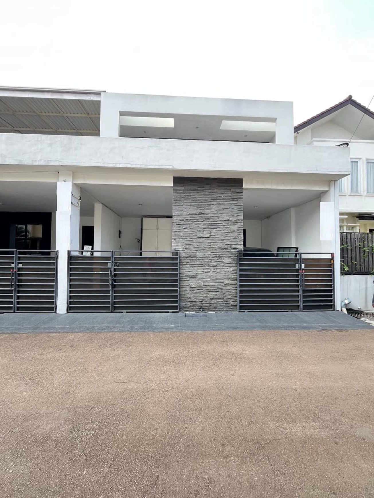 Rumah Siap Huni, dalam komplek yg tenang, strategis di Bintaro Sektor 3