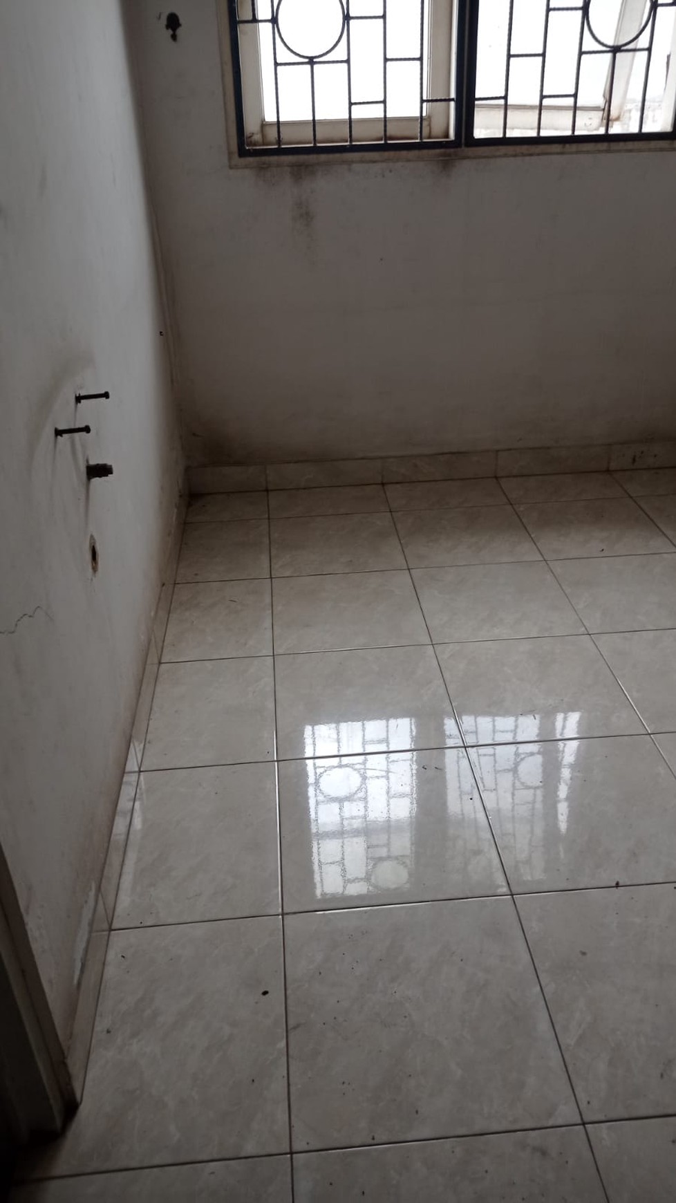 Rumah Mandiri  BSD Anggrek Loka  Row Jalan besar, dekat security post