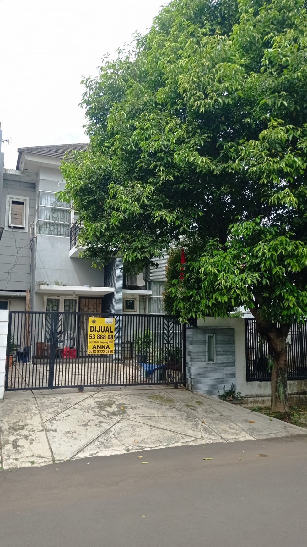 Rumah Mandiri  BSD Anggrek Loka  Row Jalan besar, dekat security post