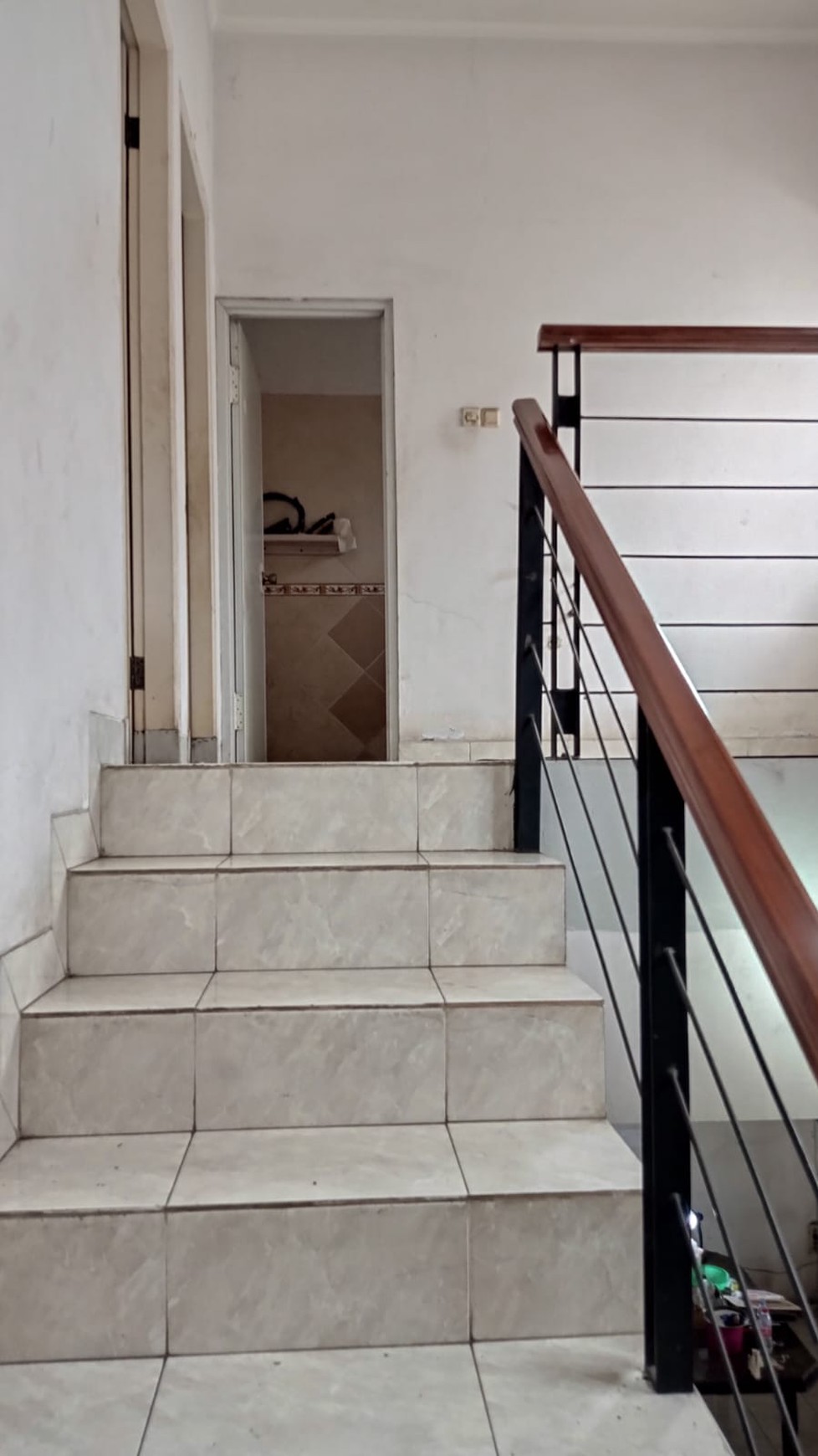 Rumah Mandiri  BSD Anggrek Loka  Row Jalan besar, dekat security post