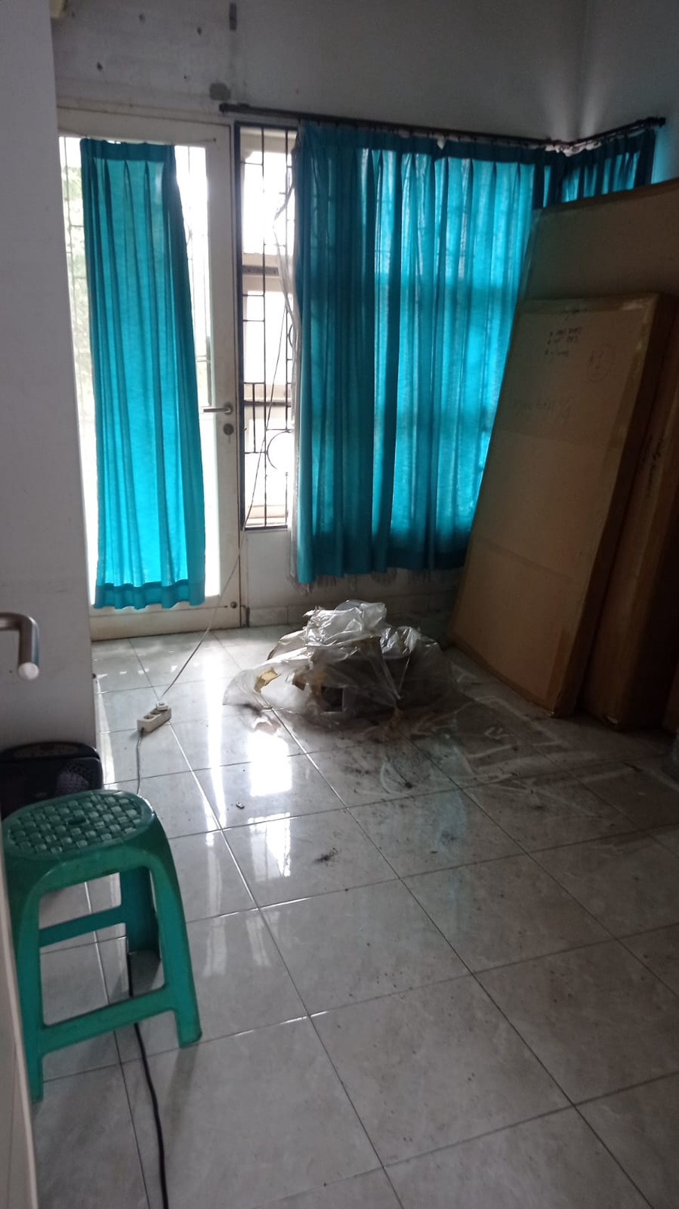 Rumah Mandiri  BSD Anggrek Loka  Row Jalan besar, dekat security post