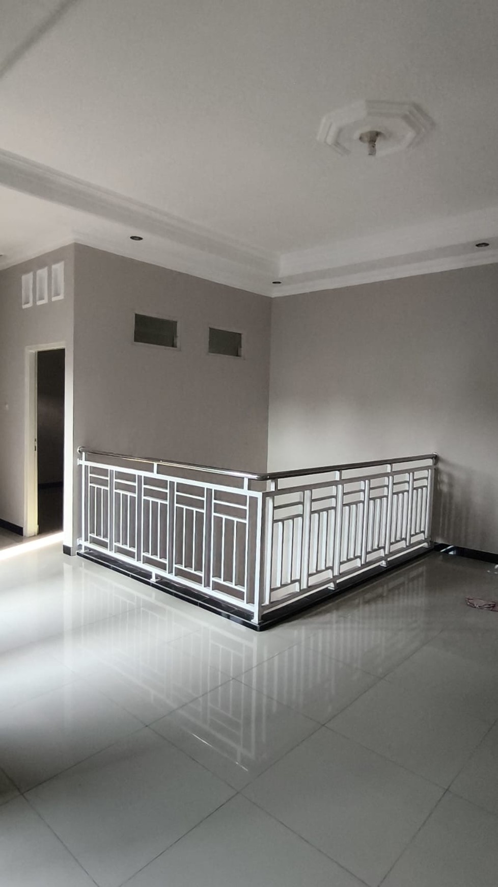 Rumah Tinggal 2 Lantai Dalam Perum Nogotirto Gamping Sleman