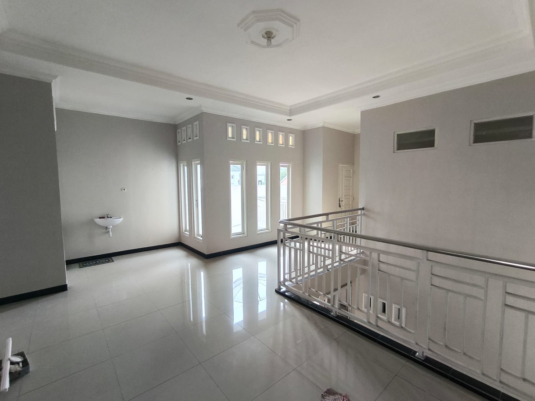 Rumah Tinggal 2 Lantai Dalam Perum Nogotirto Gamping Sleman