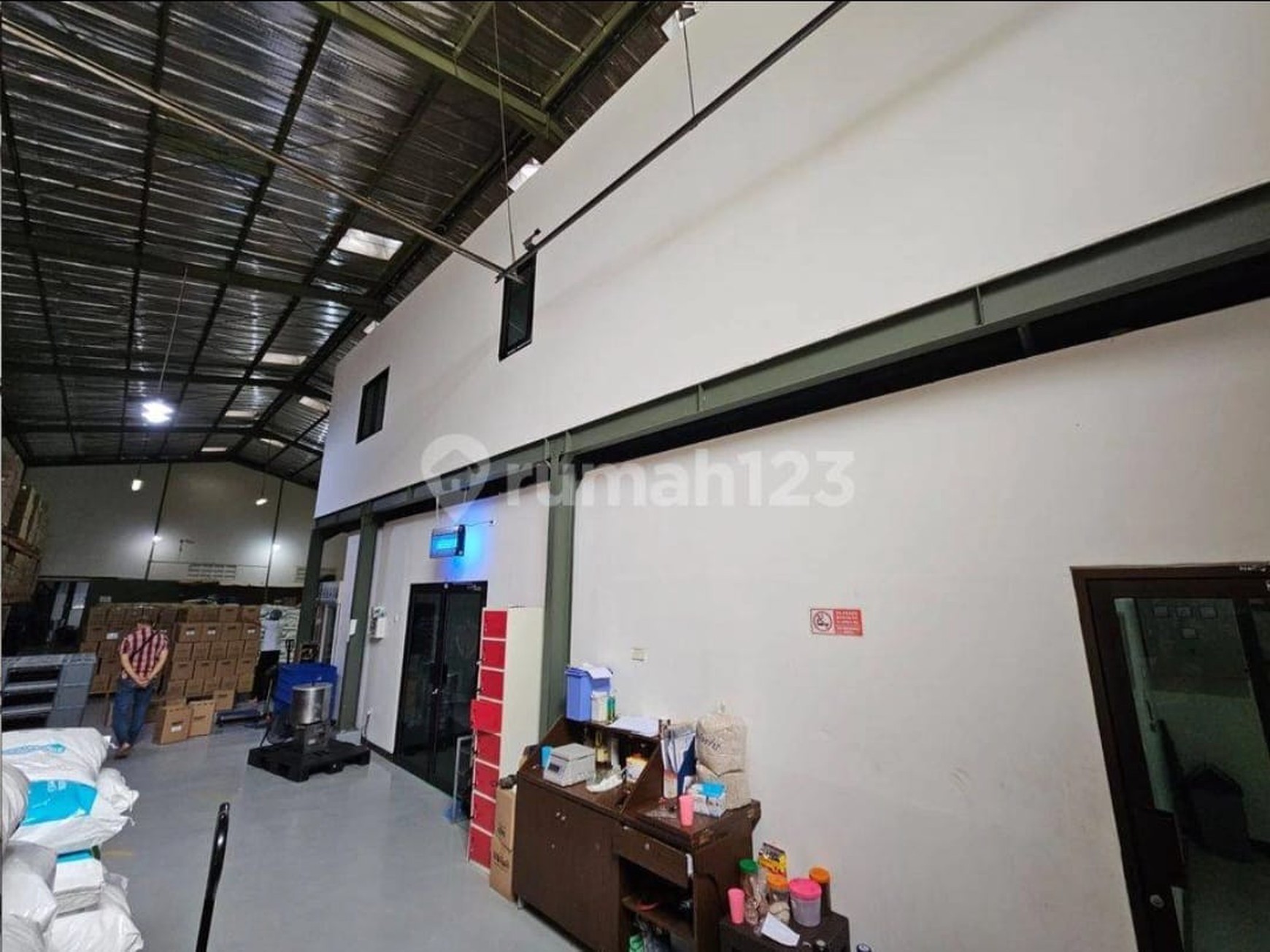 Gudang Full Renovasi di Taman Tekno BSD Dekat Akses Tol