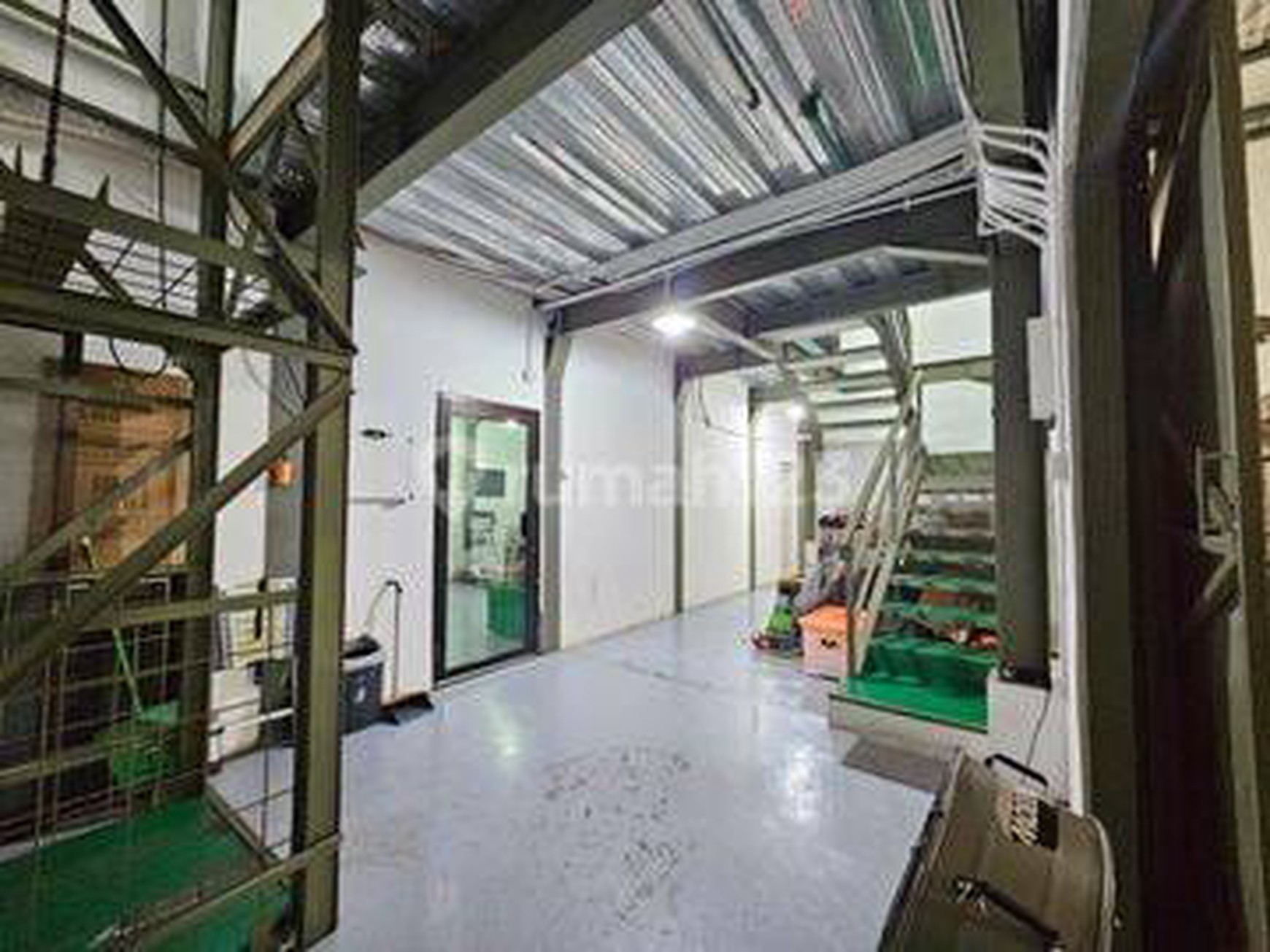 Gudang Full Renovasi di Taman Tekno BSD Dekat Akses Tol