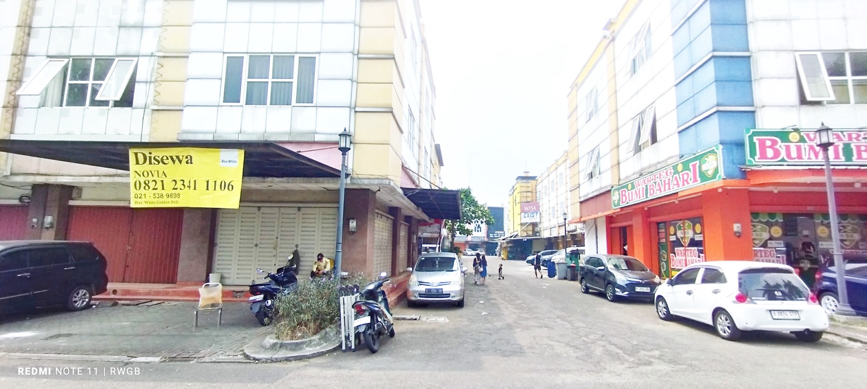 hadap jalan raya satu-satunya yg disewakan ruko golden boulevard bsd city