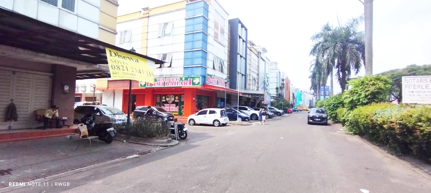 hadap jalan raya satu-satunya yg disewakan ruko golden boulevard bsd city