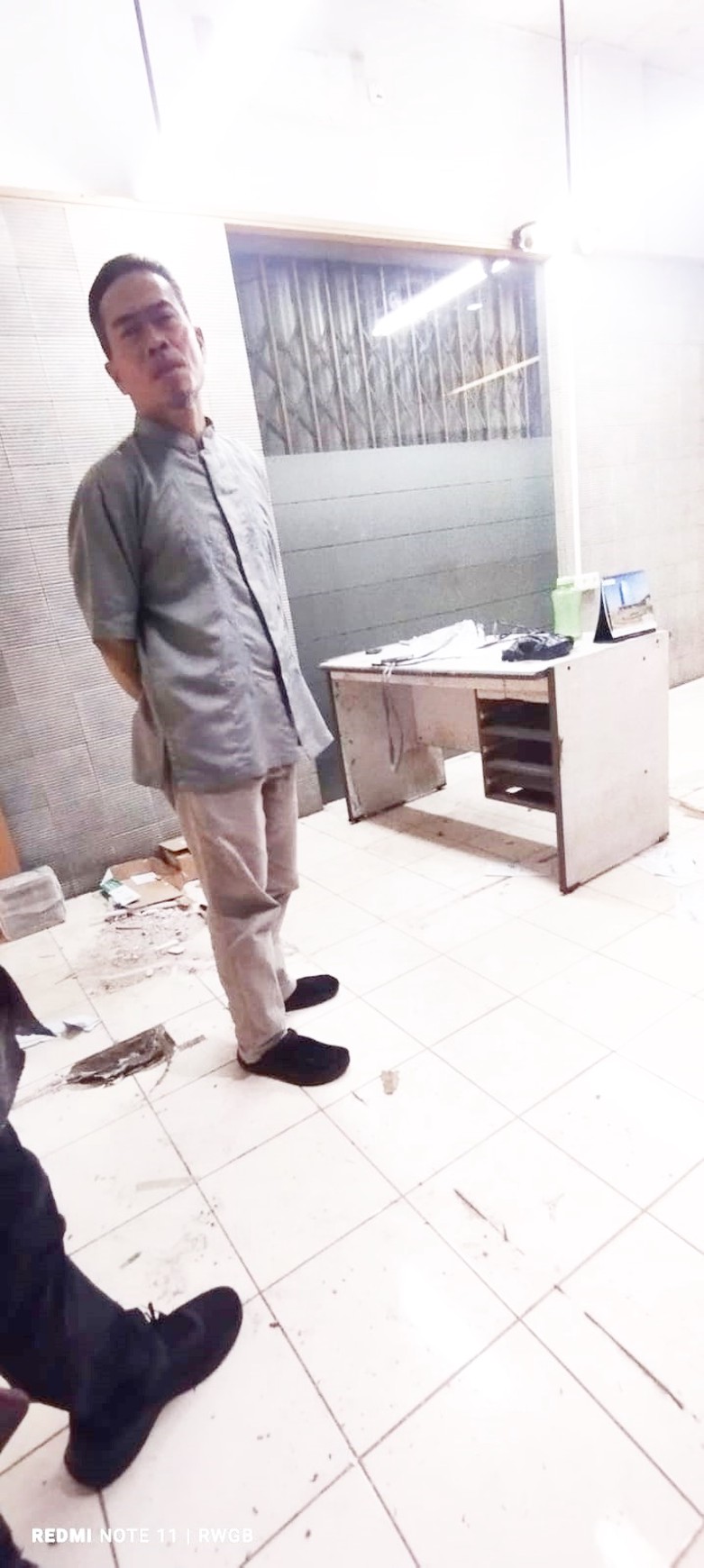 hadap jalan raya satu-satunya yg disewakan ruko golden boulevard bsd city