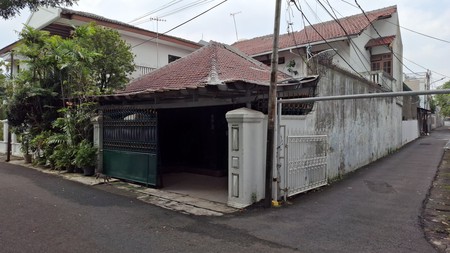 Rumah Akses Depan Jalan 3 mobil di Daerah Tebet Jakarta Selatan