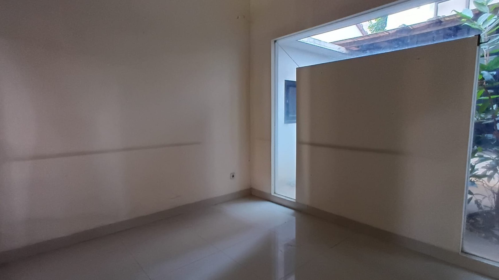 Rumah Luas Jalan Lebar Bebas Banjir - Hunian Nyaman Strategis di Kalibata, Jakarta Selatan