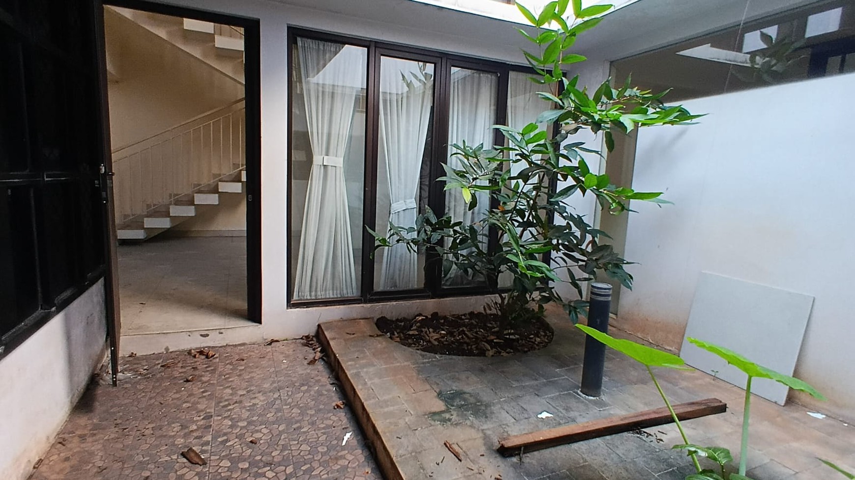 Rumah Luas Jalan Lebar Bebas Banjir - Hunian Nyaman Strategis di Kalibata, Jakarta Selatan