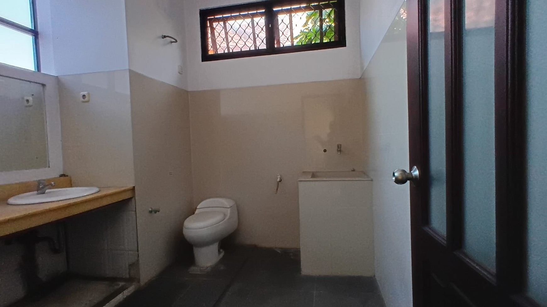 Rumah Luas Jalan Lebar Bebas Banjir - Hunian Nyaman Strategis di Kalibata, Jakarta Selatan
