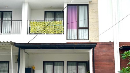 Rumah Minimalis, dalam Cluster kemanan 24 Jam di Bintaro
