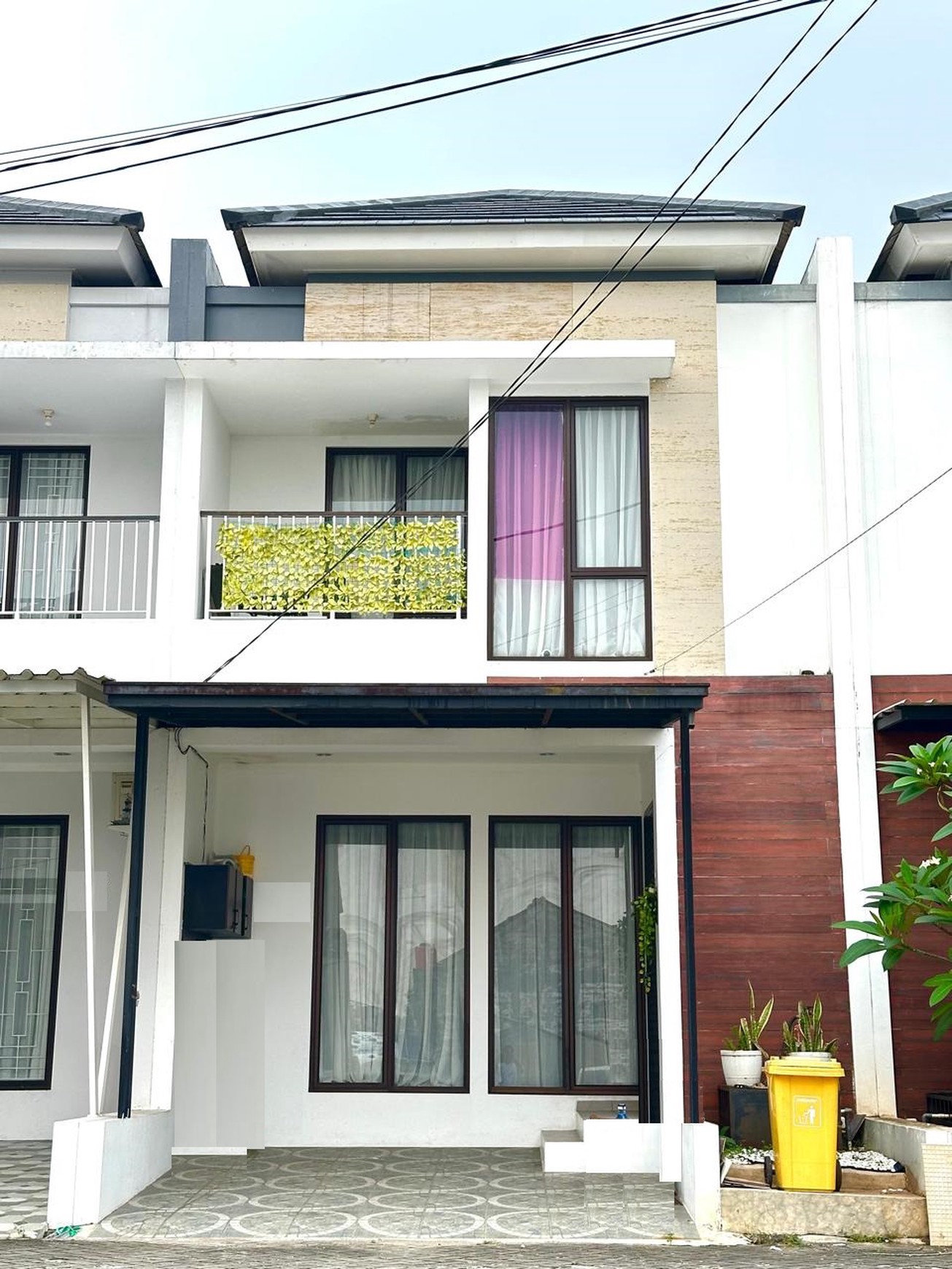 Rumah Minimalis, dalam Cluster kemanan 24 Jam di Bintaro.