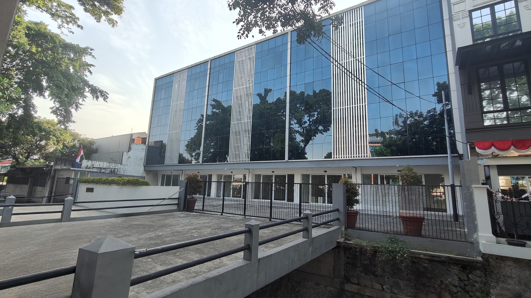 Ruko Strategis untuk Kantor - UNIT B di Jual di CBD Pasar Minggu - Jakarta Selatan