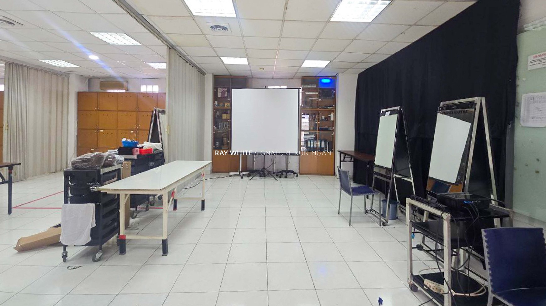 Gedung Kantor 4,5 Lantai Lokasi Bagus Cocok Untuk Investasi di Menteng