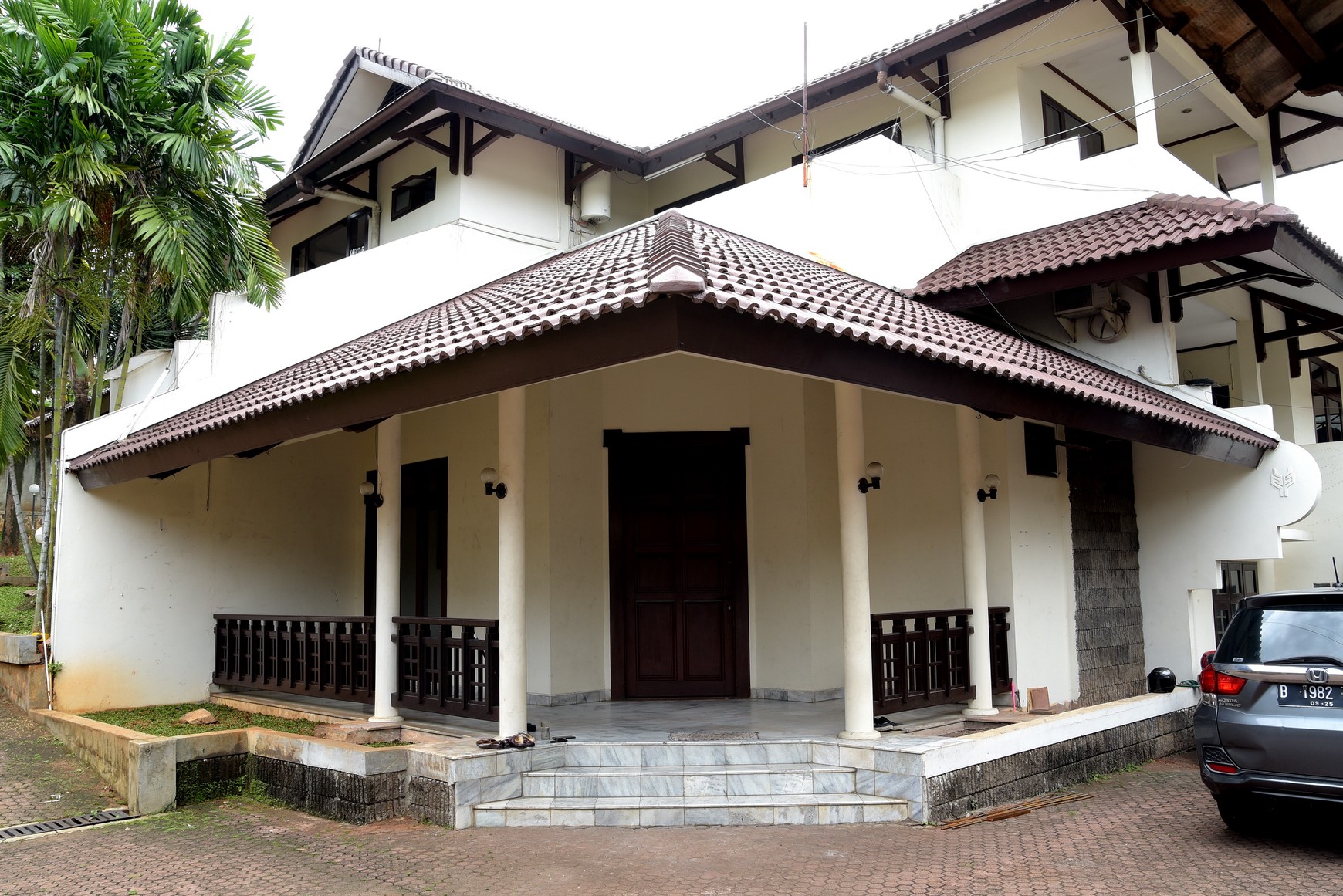 Rumah 2 Lantai dengan Halaman Luas di Antasari Lokasi Strategis , Nyaman dan Asri