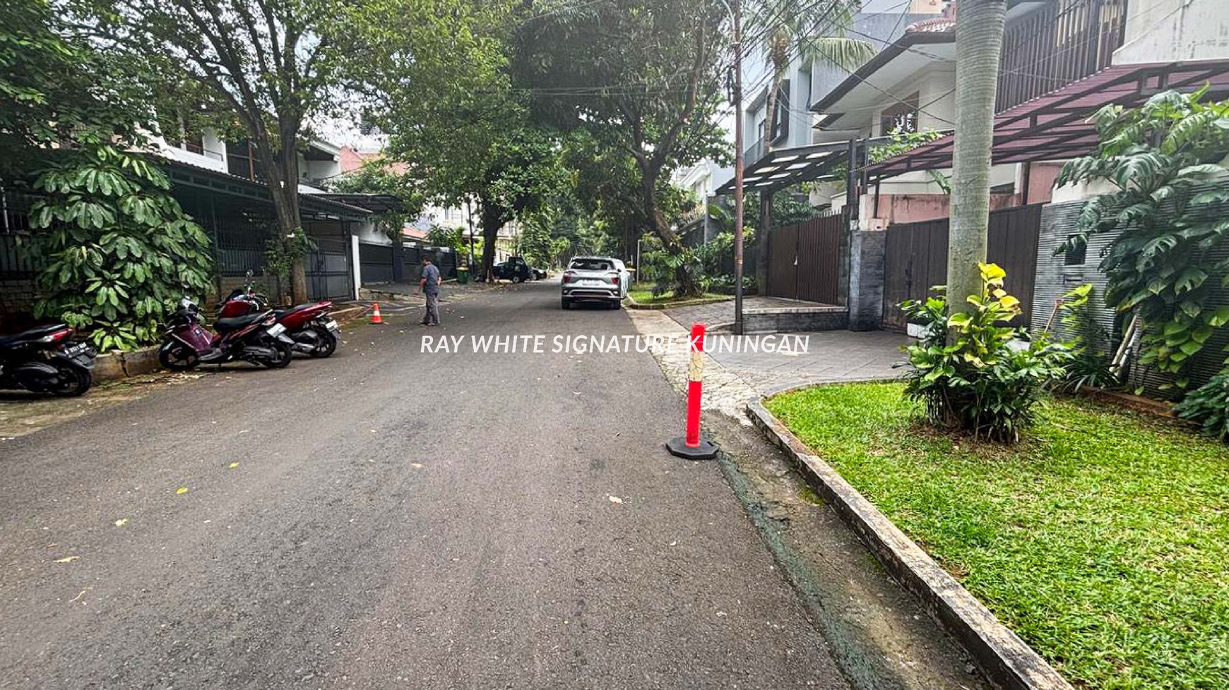 Rumah Lokasi Prime Jl Erlangga Area Tenang Jalan Lebar