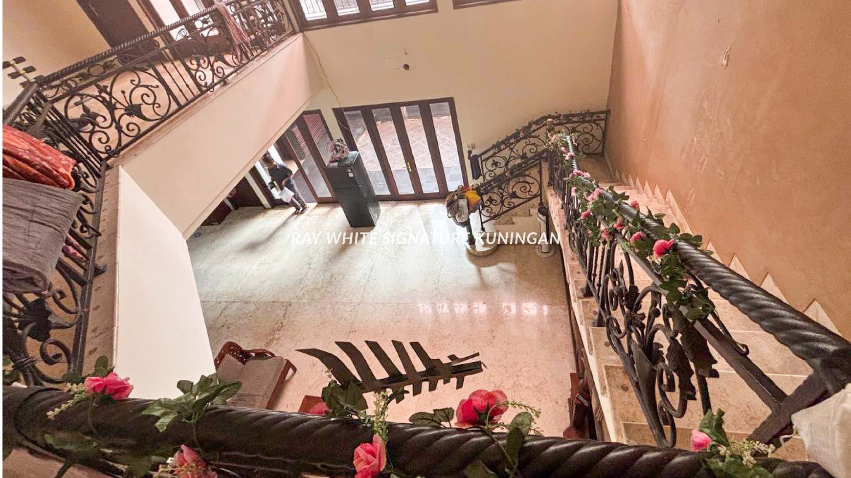 Rumah Lokasi Prime Jl Erlangga Area Tenang Jalan Lebar