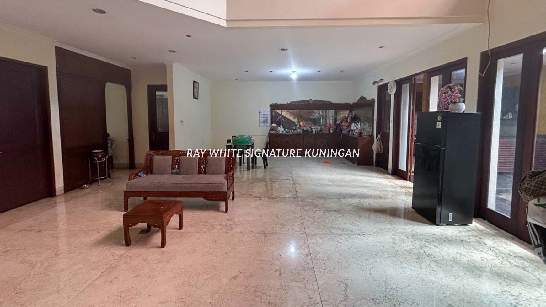 Rumah Lokasi Prime Jl Erlangga Area Tenang Jalan Lebar