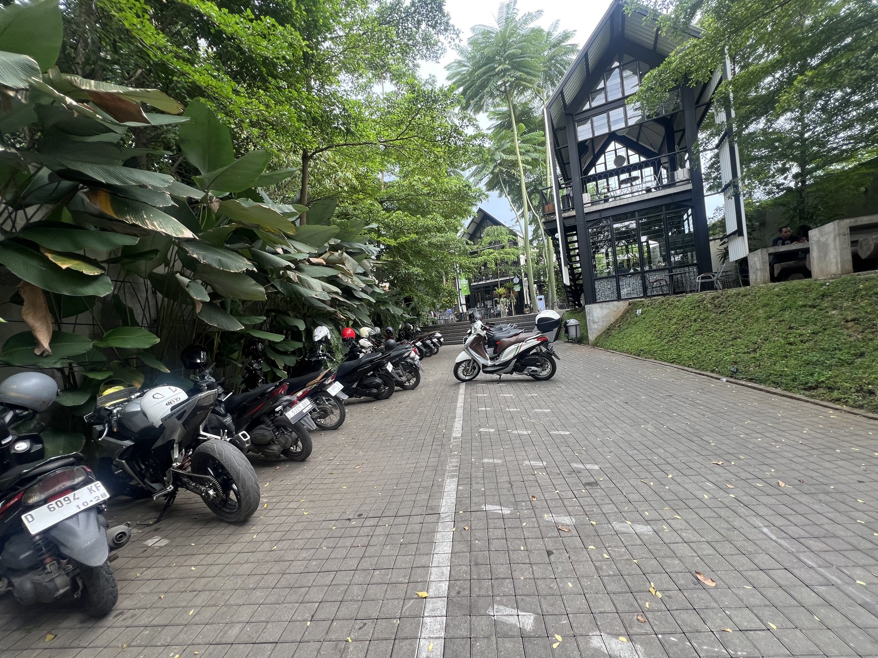 Ruang Usaha Mainroad Pahlawan
