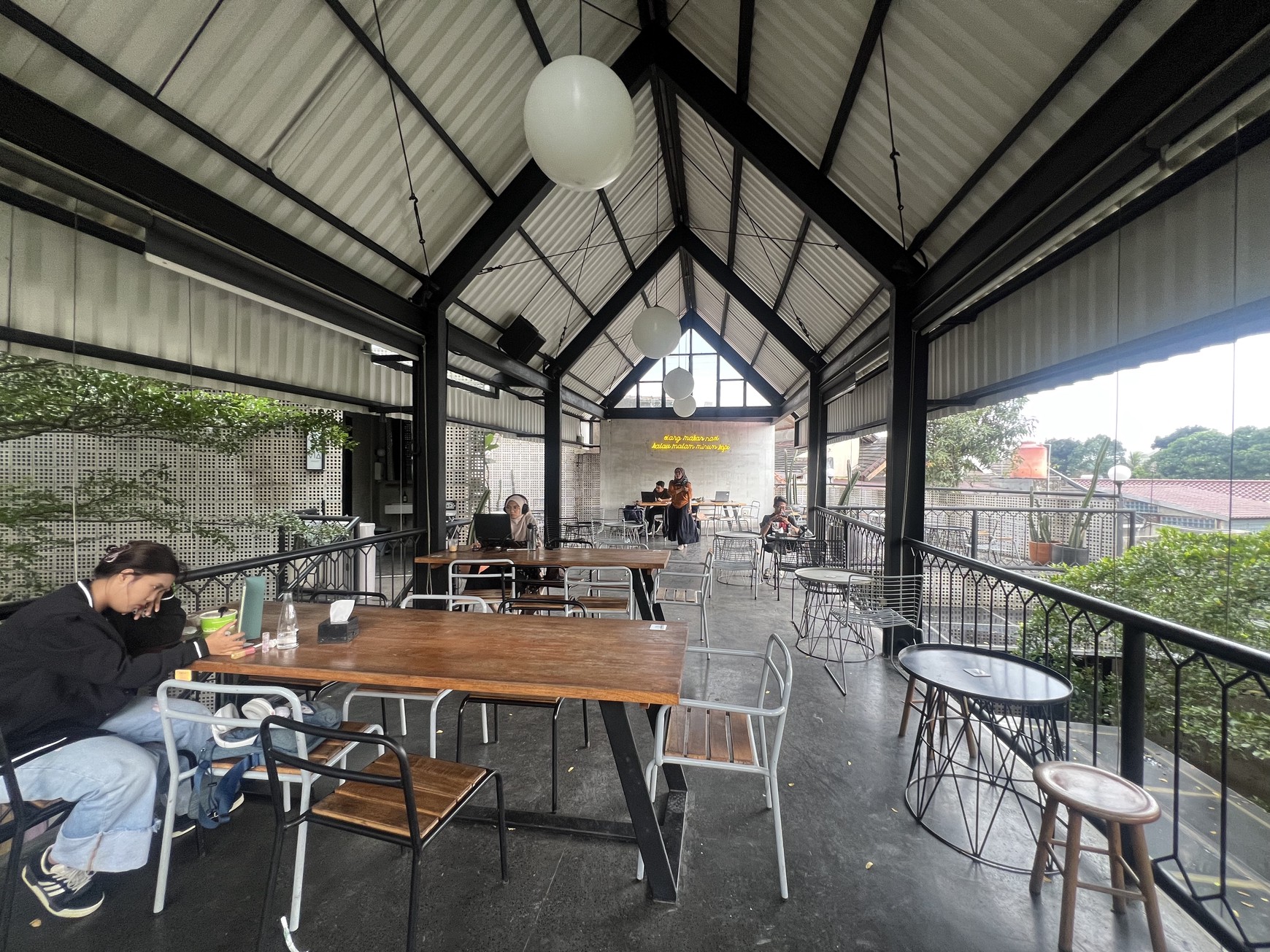 Ruang Usaha Mainroad Pahlawan