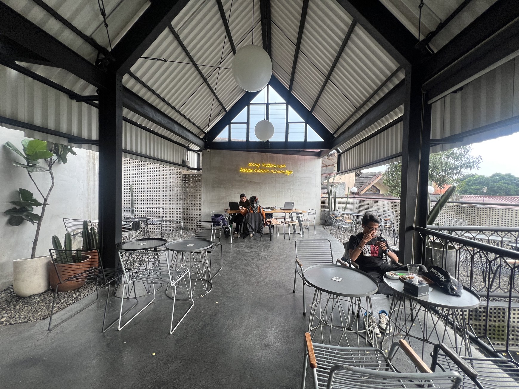 Ruang Usaha Mainroad Pahlawan
