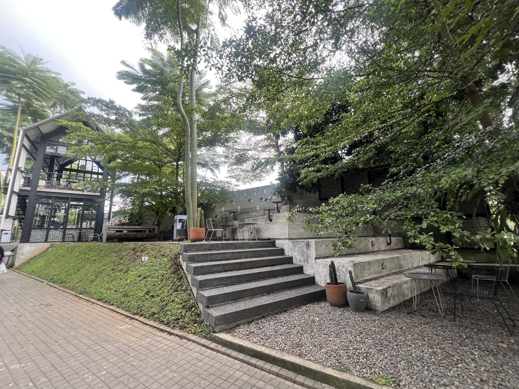 Ruang Usaha Mainroad Pahlawan