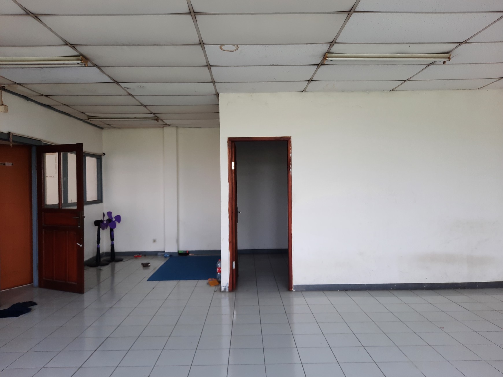 DISEWAKAN GUDANG DAN KANTOR TOB DI KAWASAN INDUSTRI JABABEKA TAHAP 2 DEKAT PINTU TOL CIKARANG UTARA DAN CIKARANG BARAT