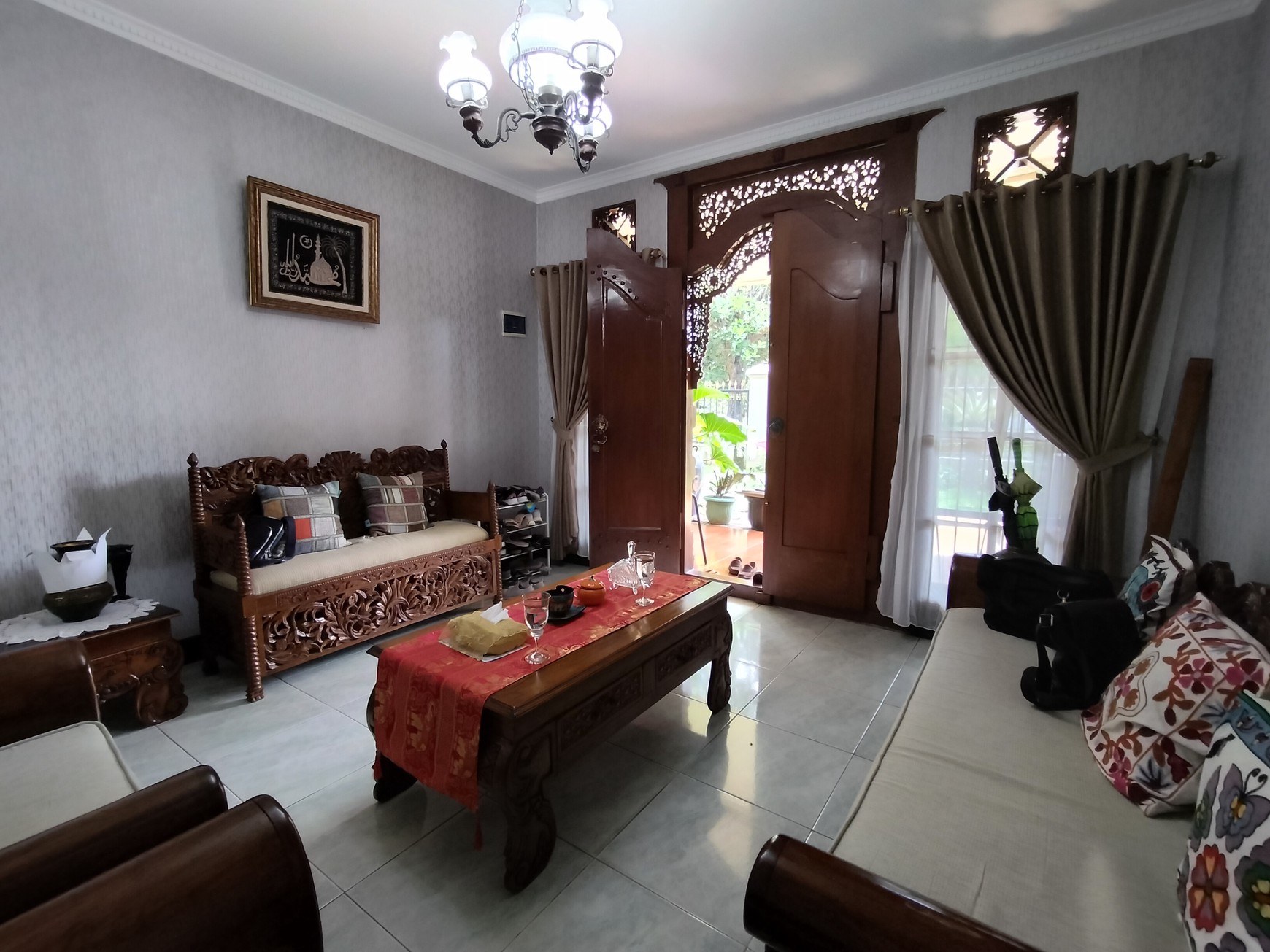 Dijual Hunian 6 Kamar Tidur Sangat Nyaman Dalam Komplek Cinere