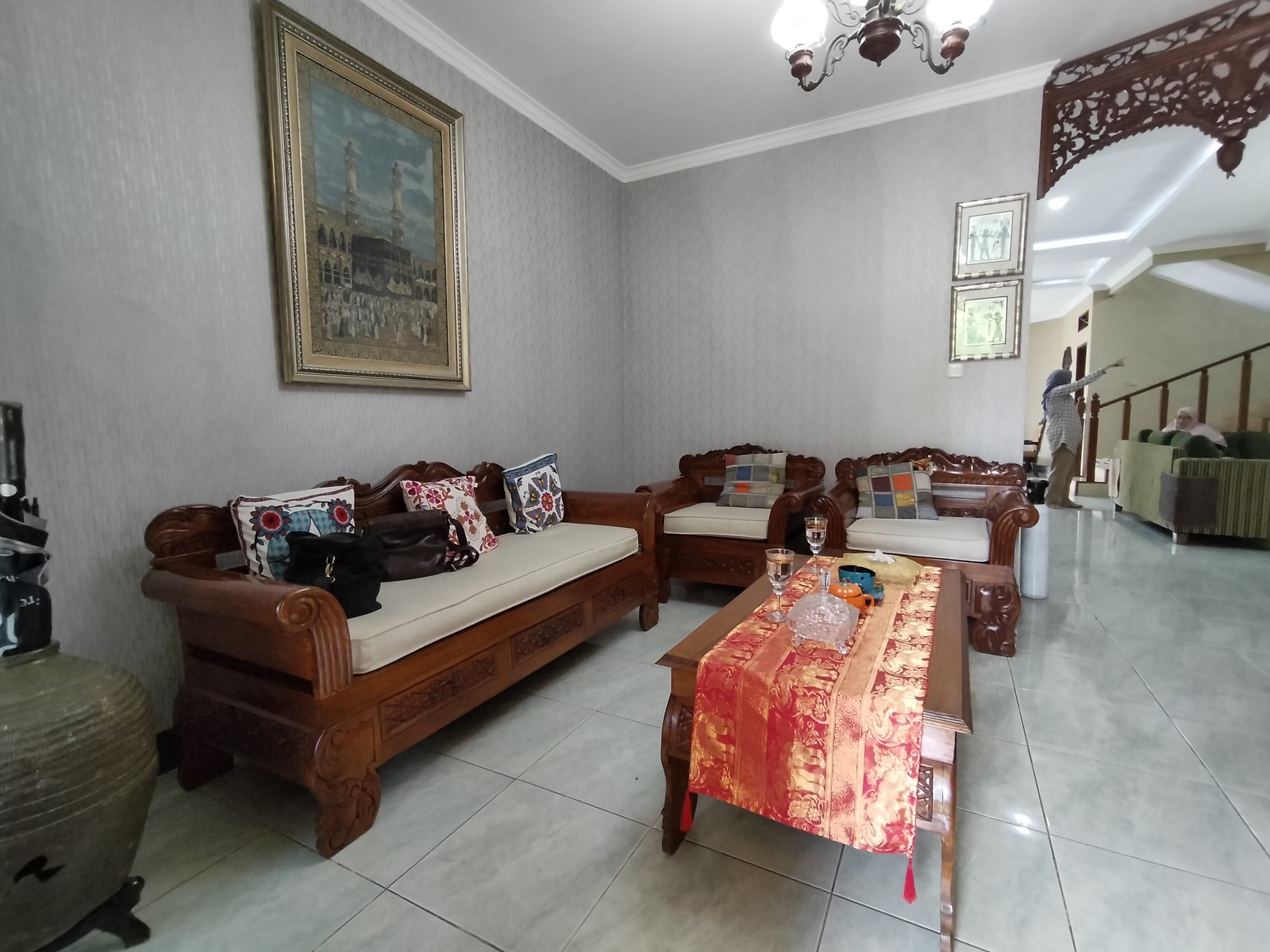 Dijual Hunian 6 Kamar Tidur Sangat Nyaman Dalam Komplek Cinere