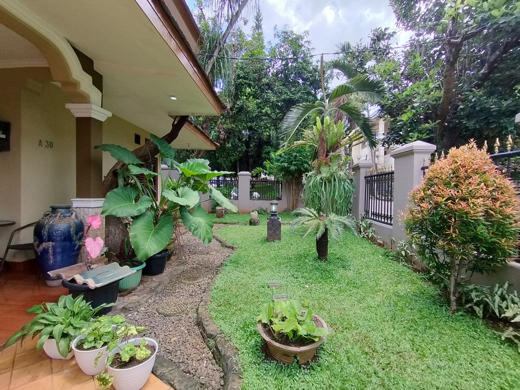 Dijual Hunian 6 Kamar Tidur Sangat Nyaman Dalam Komplek Cinere