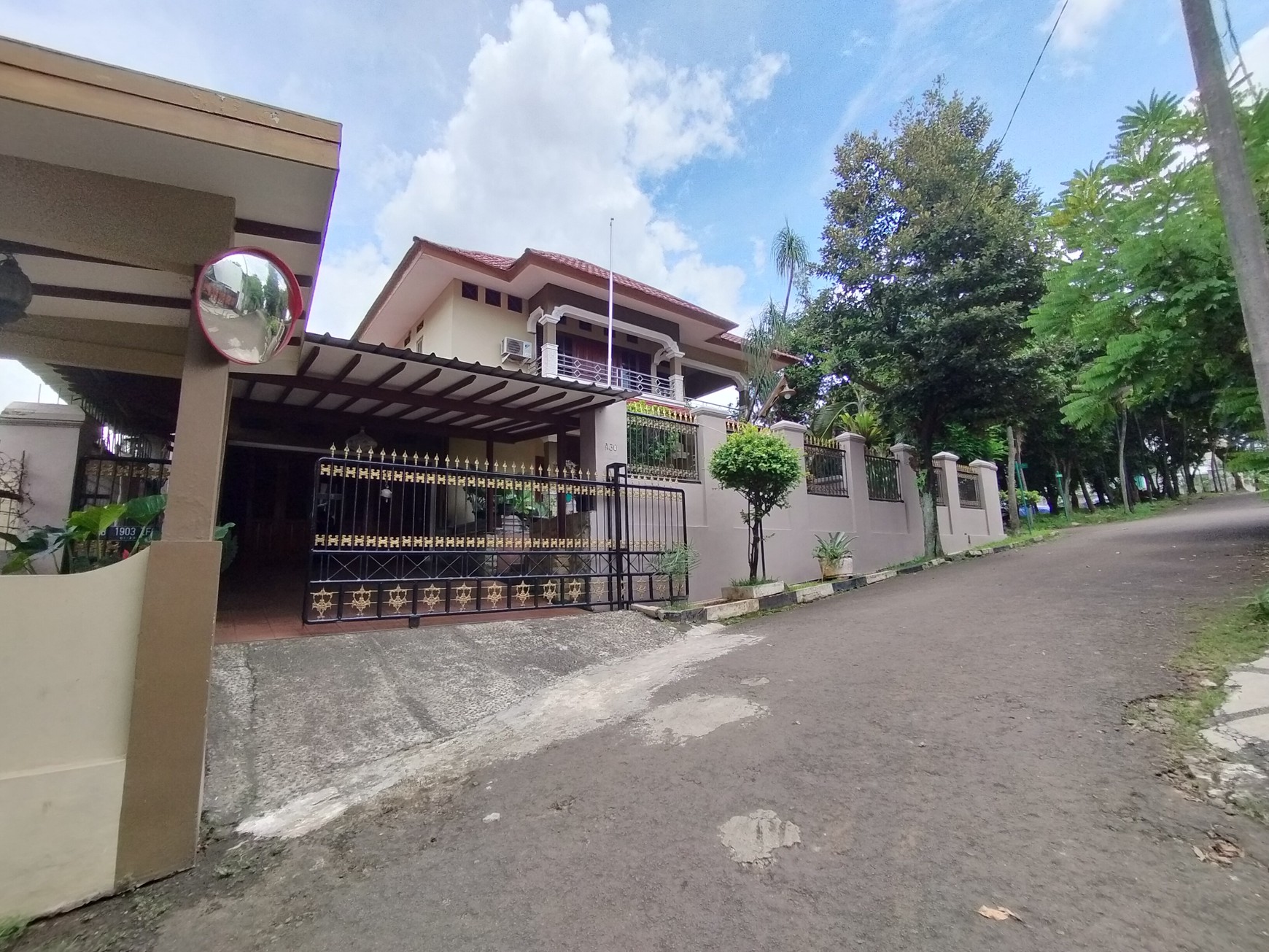 Dijual Hunian 6 Kamar Tidur Sangat Nyaman Dalam Komplek Cinere